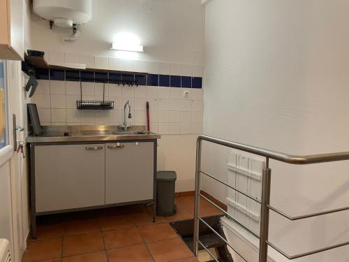 Η κουζίνα ή μικρή κουζίνα στο Studio avec Sauna secteur Centre Ville