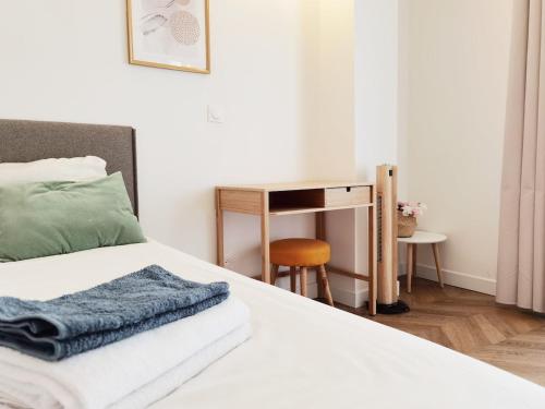 Haussmann 2BR Apt in Le Marais for 6 & 3mns to metro