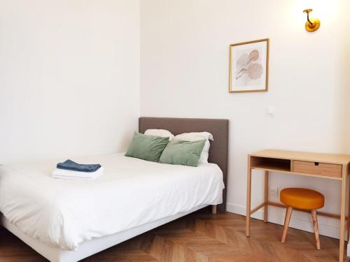 Haussmann 2BR Apt in Le Marais for 6 & 3mns to metro