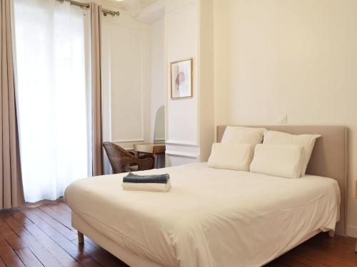 Haussmann 2BR Apt in Le Marais for 6 & 3mns to metro
