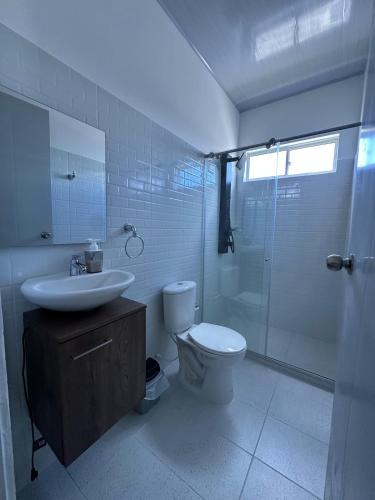 a bathroom with a toilet and a sink and a shower at Fantastico Apto 2 Hab con Parqueo in Montería