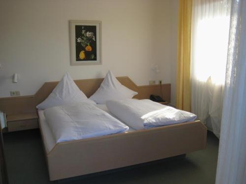 Oberdeisenhof Land- und Wanderhotel Garniにあるベッド