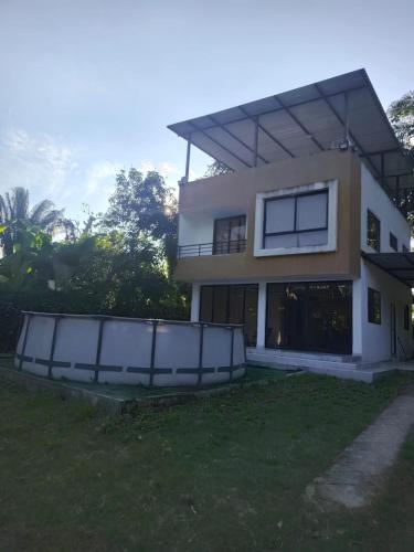 Το κτήριο όπου στεγάζεται  η παραθεριστική κατοικία