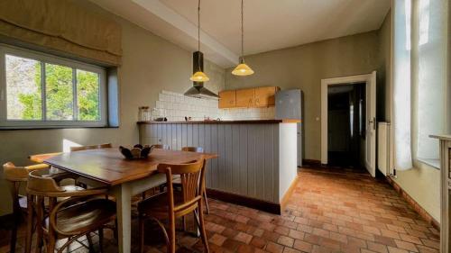 A kitchen or kitchenette at Havre de Paix - Séjour familial en pleine nature