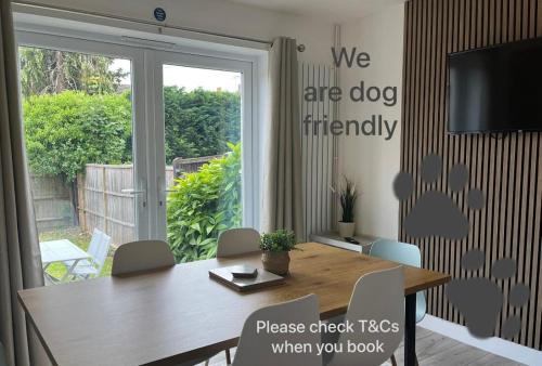 a dining room with a table and a sliding glass door at Briants, for Families & Contractors - Free Parking in Reading
