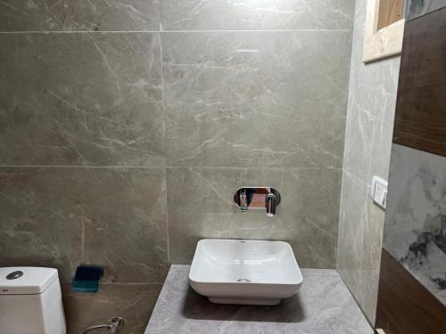 Ένα μπάνιο στο The Naini Inn By ASPien Hotels