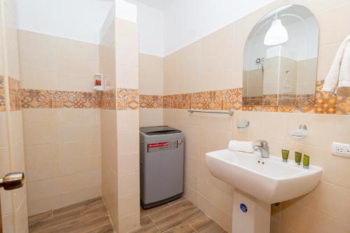 Et badeværelse på Luxury 1BR Oasis Paraiso Residence Bayahibe