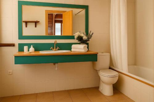 Et badeværelse på Vielha Premium Duplex Mountain Views Sleeps 6