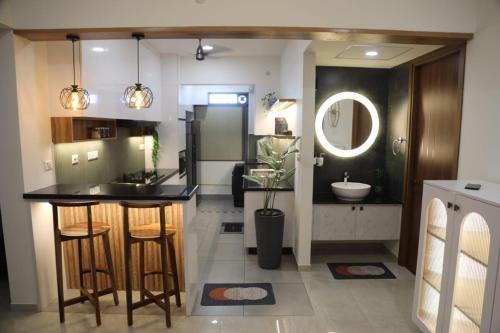 Køkken eller tekøkken på Elite Apartment in Kochi