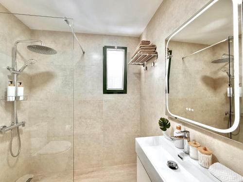 Et badeværelse på PaulMarie Apartment-Quiet Area-3BD