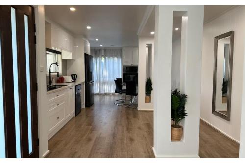 Η κουζίνα ή μικρή κουζίνα στο Modern 3BDR Family Home in Werribee
