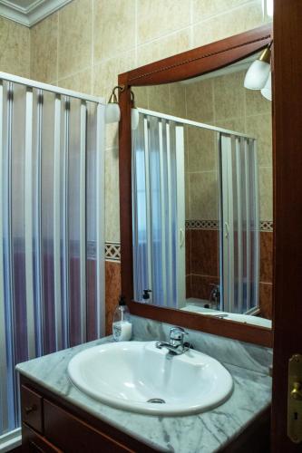 a bathroom with a sink and a mirror at D'Ouro Meu House in Sabrosa