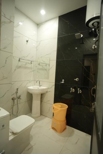 Ένα μπάνιο στο Jiwaji Palace