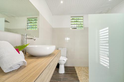 Ένα μπάνιο στο Villa Blanc de blanc