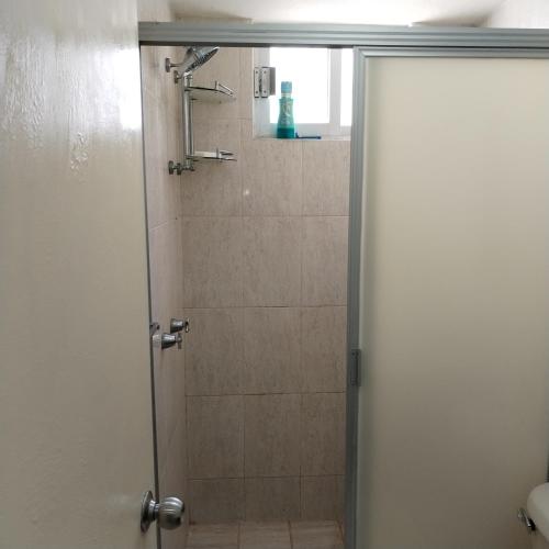 Ένα μπάνιο στο Departamento en Condominio Rocasol