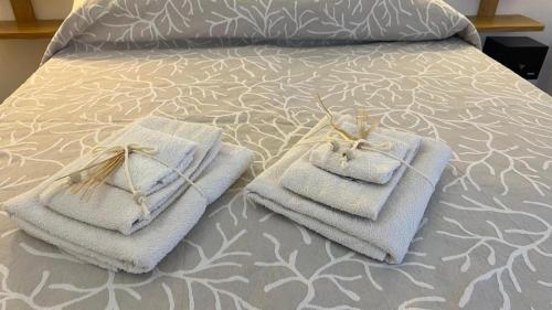 Giường trong phòng chung tại Mia Apartment- Seaside with garden