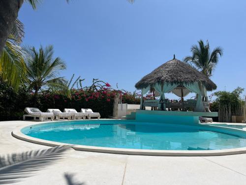 Басейн в или близо до Watamu Shell House