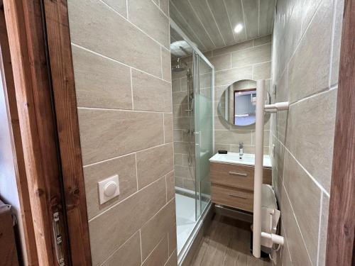 Studio cabine rénové au pied des pistes avec balcon à Tignes