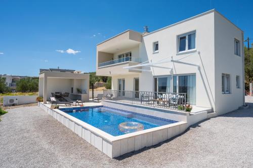 Villa Vista Vinea, luxury heated pool and hydromassage, near Split and Trogir