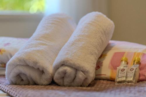 Ένα ή περισσότερα κρεβάτια σε δωμάτιο στο Quinta do Vale - Casa de Boneca: Piscina, lago, caiaque, cascata