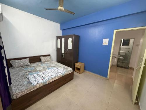 Ένα ή περισσότερα κρεβάτια σε δωμάτιο στο ShivSangit 2bhk Flat Homestay