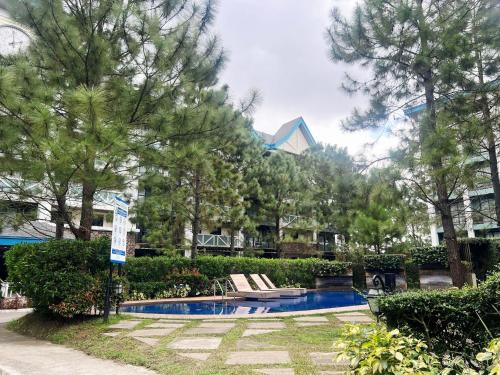 Swimmingpoolen hos eller tæt på Belle Maison in Pine Suites Tagaytay