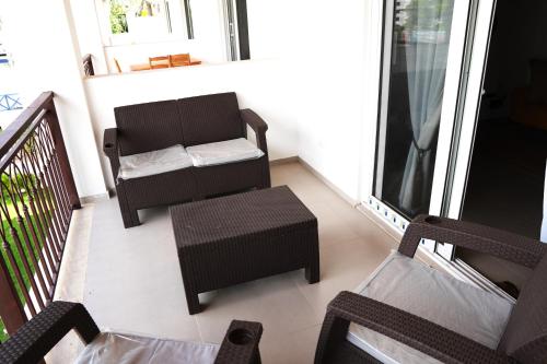 a living room with a chair and a couch on a balcony at Loft Moderno a Pasos de la Playa con Piscina by Caribbean Paradise Rentals in Bayahibe