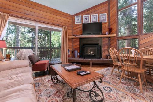 a living room with a couch and a fireplace at Ski Access SS7B Retreat Pet Friendly in Brian Head