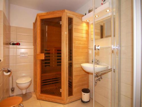a bathroom with a shower and a toilet and a sink at Doppelhaushälfte Dünenrose, Glowe in Glowe