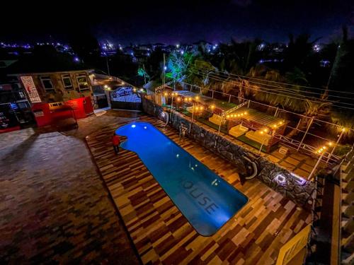 Het zwembad bij of vlak bij Italian Boy Hotel