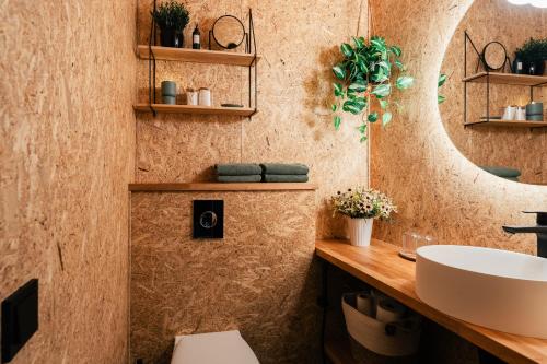 Ένα μπάνιο στο Ternu Forestvilla