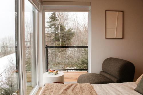 Ένα ή περισσότερα κρεβάτια σε δωμάτιο στο Refuge du Fjord