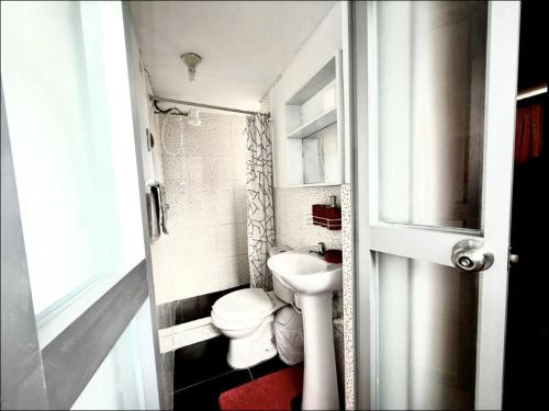 Et badeværelse på Casa Posada Doña Miriam Caraz Perú