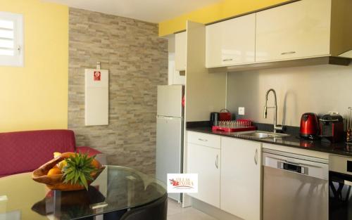 Η κουζίνα ή μικρή κουζίνα στο Villas Ixora