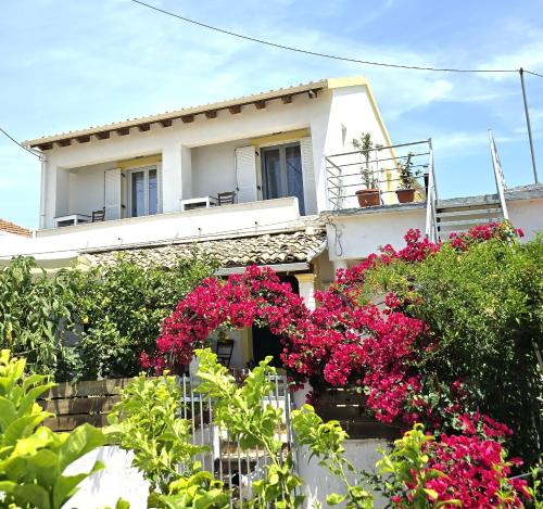 Theo Two-Bedroom Apartment with Loft