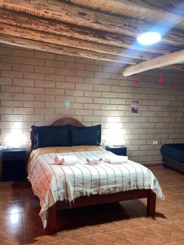 En eller flere senge i et værelse på Hostería Kakan Y Excursiones