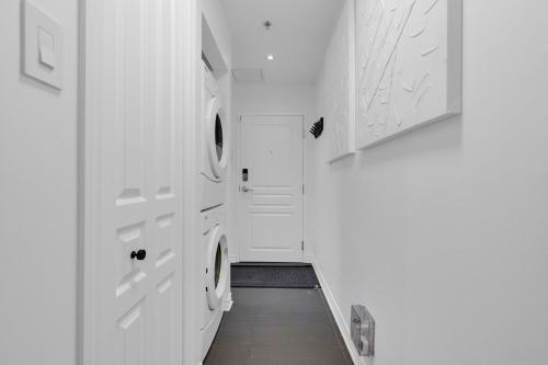 Fotografie z fotogalerie ubytování Dreaming at the Base of the Mountain With Parking v Montrealu