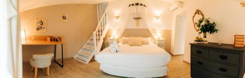 Cama o camas de una habitación en Chambre d'hôtes tout confort proche Collioure Côté Saisons