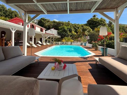 Spacieuse VILLA COROSSOL avec piscine et jeux extérieurs
