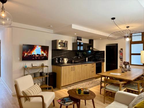 Η κουζίνα ή μικρή κουζίνα στο Maison Palomase en plein cœur de Sancerre