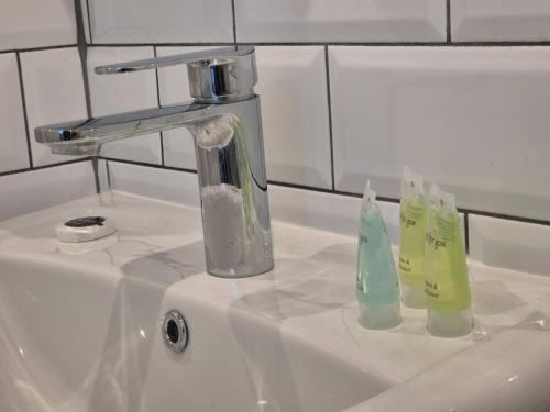 Ένα μπάνιο στο Central Portsmouth Studio - Self-Catering, Free Wi-Fi #2