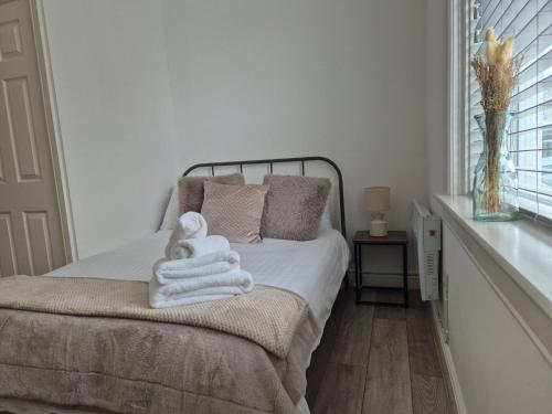 Ένα ή περισσότερα κρεβάτια σε δωμάτιο στο Central Portsmouth Studio - Self-Catering, Free Wi-Fi #2