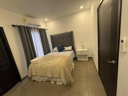 Giường trong phòng chung tại Casa Sofia! Pet friendly, AC, WiFi, Private parking