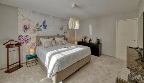 Postel nebo postele na pokoji v ubytování La Nuit au Quai Chambre de Luxe CHARDONNAY