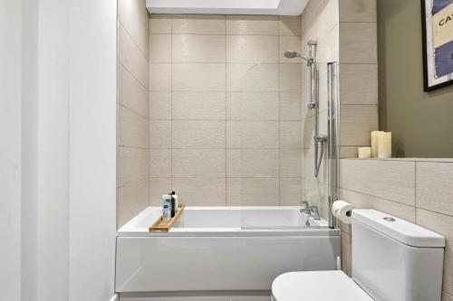 Koupelna v ubytování Castle View by Ginger & Gold Luxury Norwich Apt