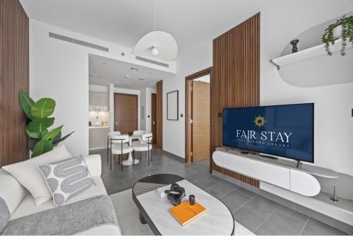 Luxury 1BR Apartment Near Burj Khalifa Skyline Pool View