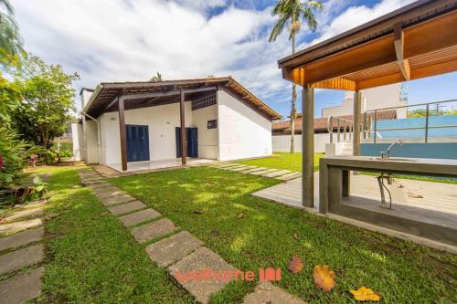 El edificio en el que está la casa vacacional