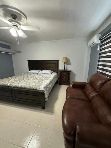 a bedroom with a bed and a couch at Departamentos Mateo'S 655 in Ciudad Acuña