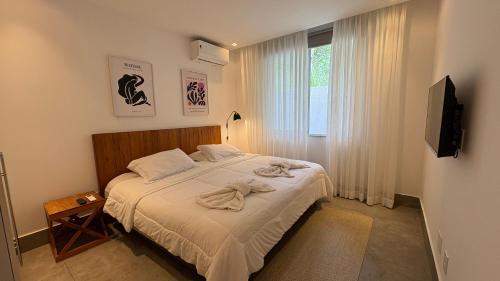 Postel nebo postele na pokoji v ubytování Casa 10 Floresta Boa Vista - Piscina Privativa, Adega e Conforto em 4 suítes