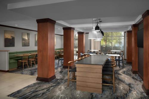 Posezení v ubytování Fairfield Inn and Suites Phoenix Chandler Fashion Center